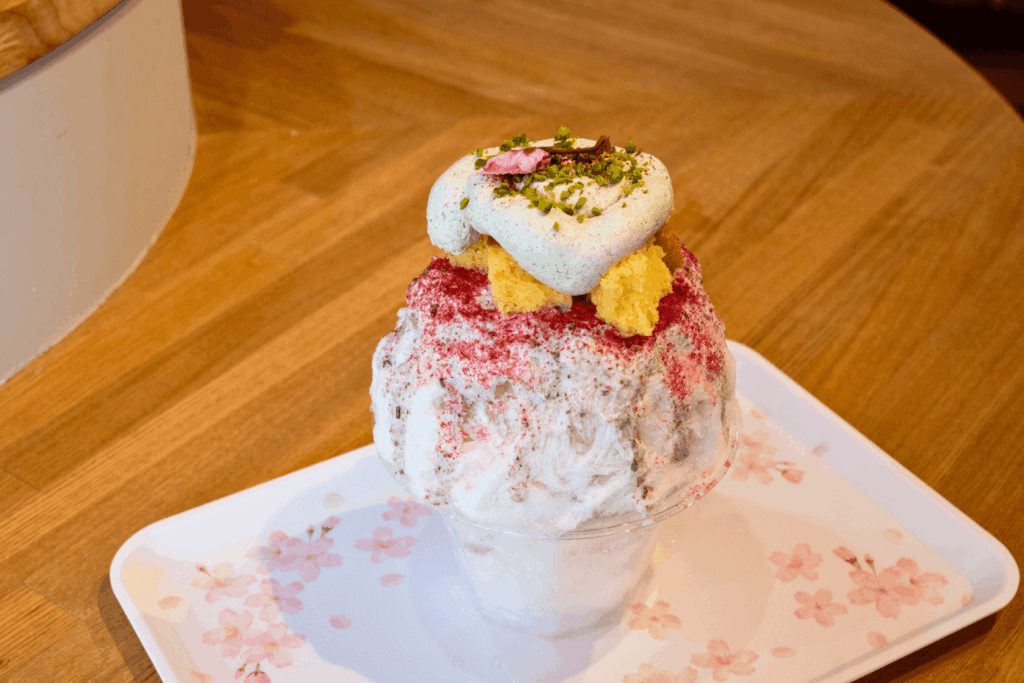 虹色'caféのかき氷、ハイカラ、サクラ