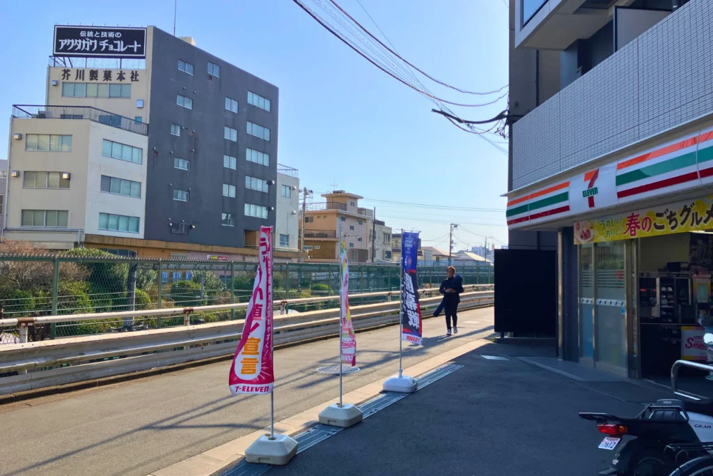 Farm to Homeの隣のコンビニ